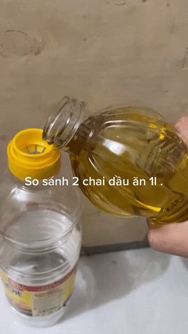 So sánh 2 chai dầu ăn 1 lít, cô gái nhận ra điều bất thường khiến mạng xã hội xoắn não tìm ra nguyên nhân - Hình 1