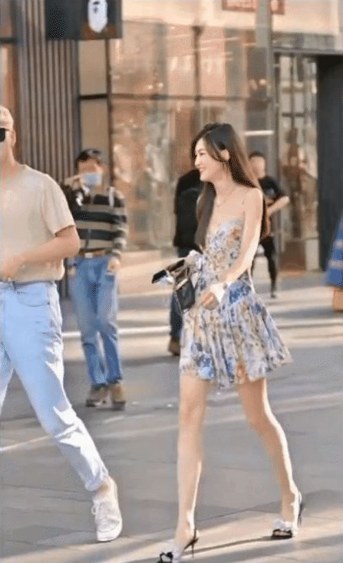 Street style Châu Á: Nhiều chị em lên đồ đẹp đỉnh nhưng cũng có những pha diện váy thật sự khó cảm - Hình 17