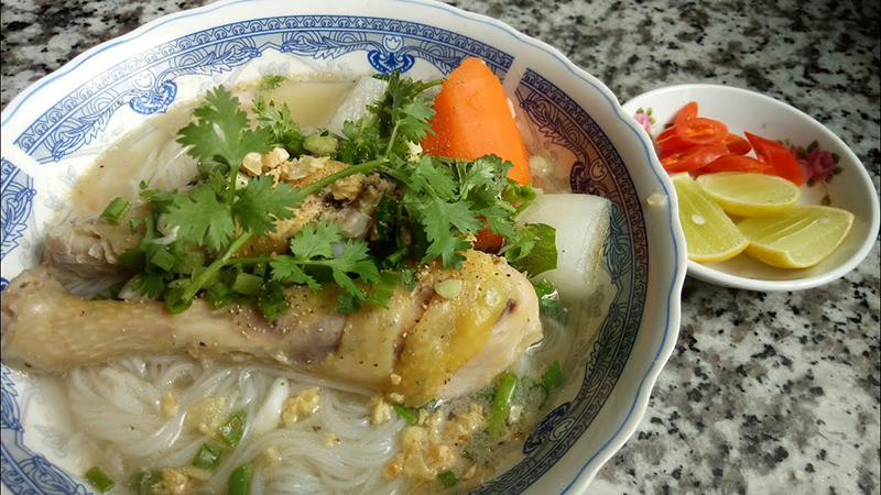 Bí quyết nấu hủ tiếu gà cực kỳ thơm ngon hấp dẫn - Hình 7