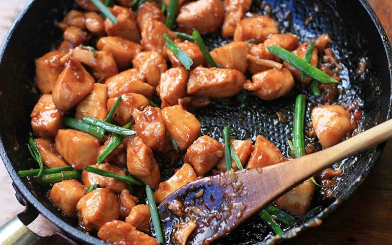 Cùng làm gà kho nước mắm món ngon cực kì hao cơm - Hình 3