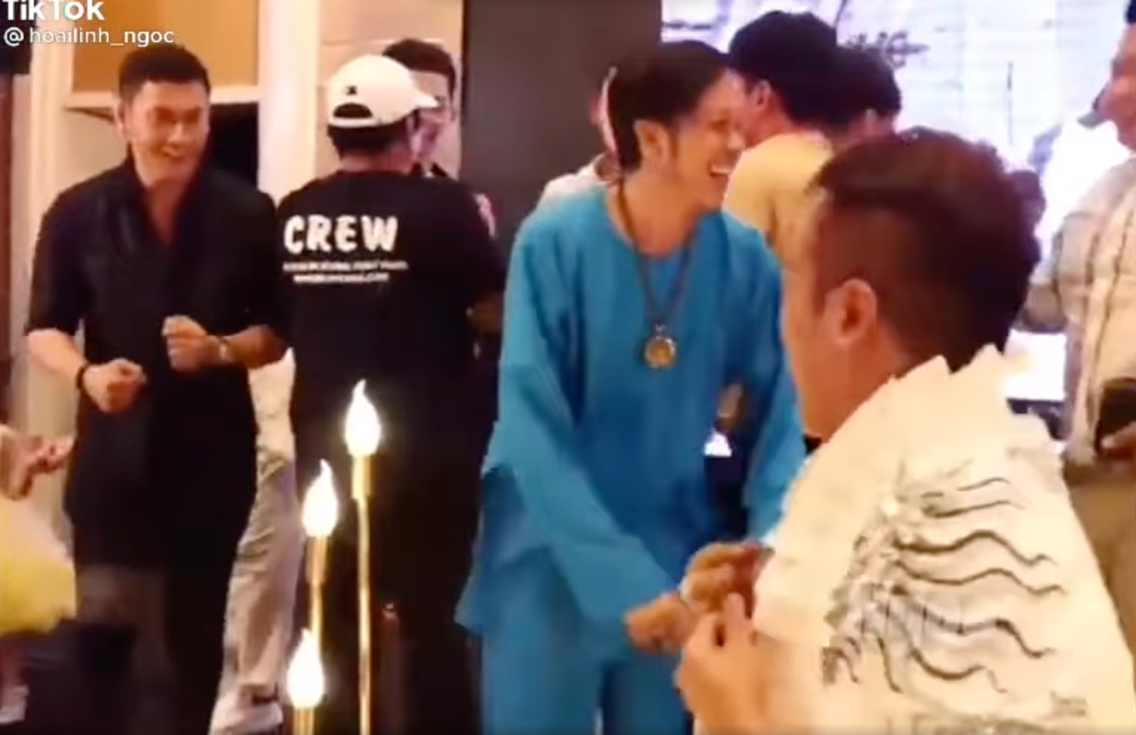 Đại nhà báo Đỗ Minh Tuấn yêu cầu bắt ngay Hoài Linh giả - người nhảy vinahouse sau khi xạ trị - Hình 5