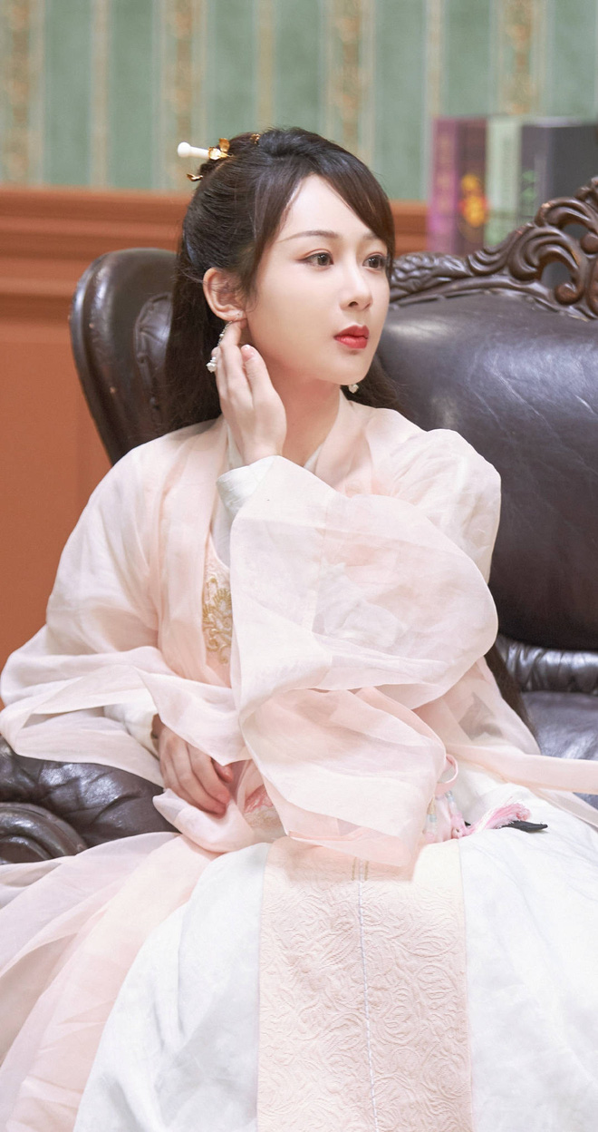 Dương Tử xinh yêu chả kém bà xã Vương Nhất Bác, khoe sắc trong hình hài nữ phụ siêu phẩm Khánh Dư Niên - Hình 5