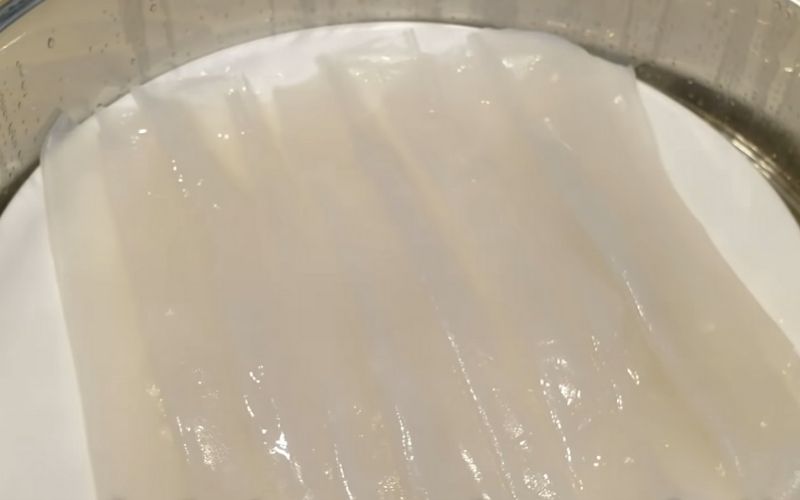 Làm bánh ướt, bánh cuốn bằng bánh tráng siêu dễ không cần dùng bột - Hình 3
