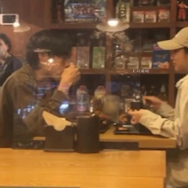 Team qua đường tung hint Hyeri - Ryu Jun Yeol (Reply 1988) chưa hề toang, còn hẹn hò trong quán cà phê lãng mạn - Hình 2