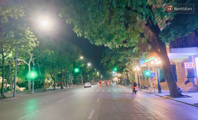 Tình hình 5 tụ điểm ăn chơi đông vui nhất Hà Nội bây giờ thế nào: Nơi lác đác xe đi qua, nơi vắng tanh không bóng người - Hình 9