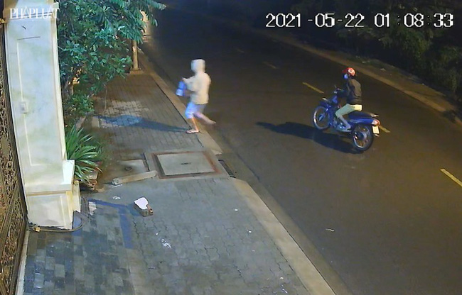 Vụ 2 người phụ nữ mang bé trai còn nguyên dây rốn bỏ lại ở bãi đất trống lúc nửa đêm: Một trong 2 người là mẹ ruột, bị trầm cảm và có hoàn cảnh khó khăn - Hình 1
