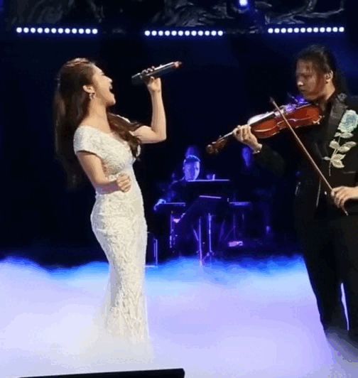 Hương Tràm bắn high note quá đỉnh, khán giả lo lắng cho sự run rẩy của nhạc công violin - Hình 1