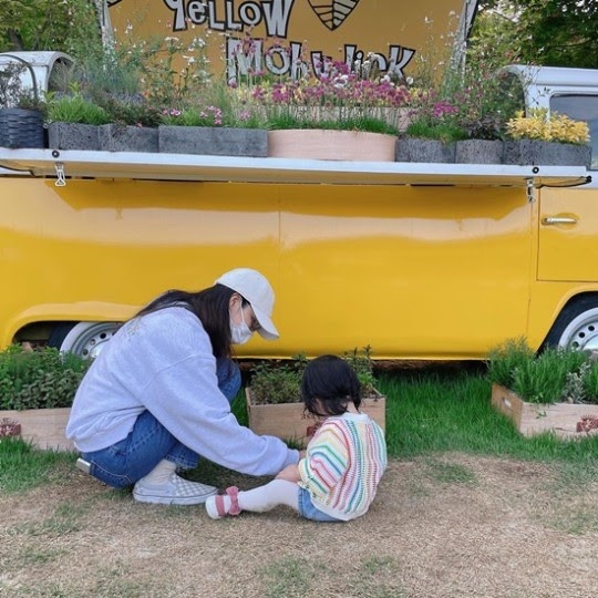 Choi Ji Woo - Nữ hoàng Kbiz giàu nứt đố đổ vách có cách nuôi dạy con giản dị bất ngờ - Hình 3