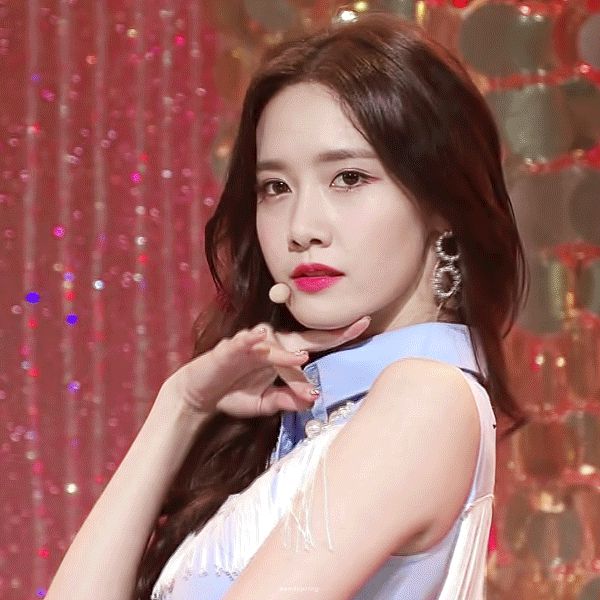 Nhìn tấm ảnh này bạn nhận ra ai: YoonA, Yuri (SNSD) hay mỹ nhân Penthouse? - Hình 7