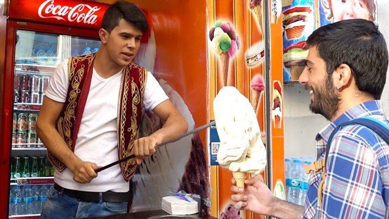 Kem chặt Maras Dondurma - Món ăn gây ức chế nhất định phải thử khi đến Thổ Nhĩ Kỳ - Hình 3