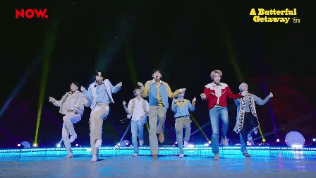 BTS đầu tư sân khấu ngoài trời cùng dàn vũ công hùng hậu, lần đầu biểu diễn live Permission To Dance quá xịn xò - Hình 1