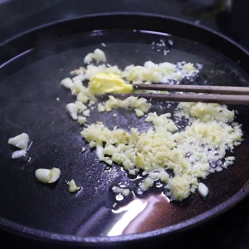3 cách làm trứng gà non xào mướp, bơ tỏi và hành béo ngậy ăn cực mê - hình 24