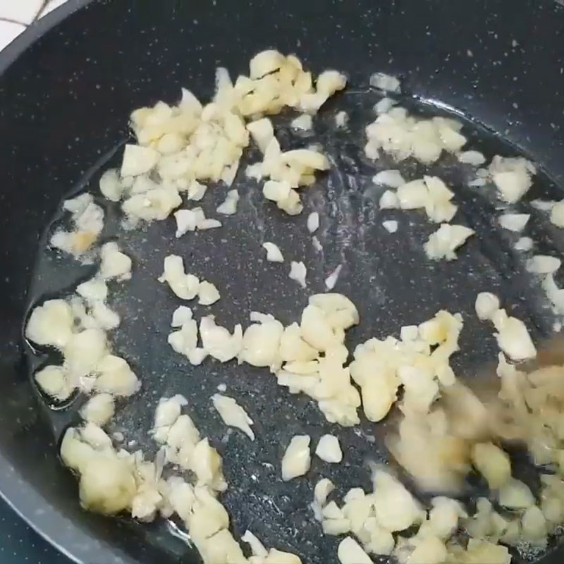 3 cách làm trứng gà non xào mướp, bơ tỏi và hành béo ngậy ăn cực mê - Hình 41