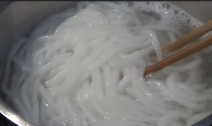 Cách làm sợi bánh canh từ bột lọc, bột gạo, bột sắn đơn giản thơm ngon - Hình 16