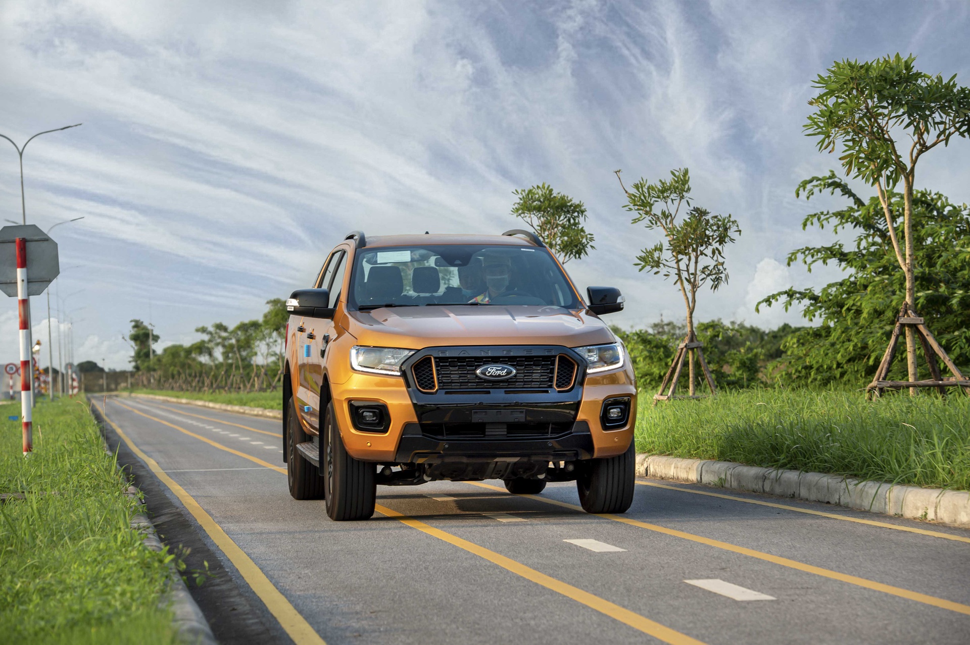 Ford Ranger 2021 lắp ráp tại Việt Nam ra mắt, giá không đổi - Hình 1