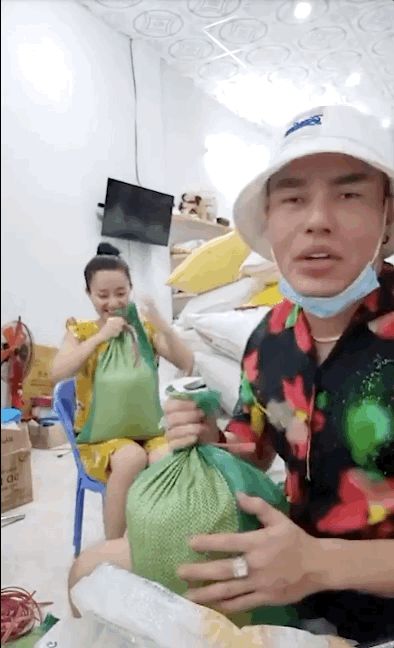 Vợ chồng Lê Dương Bảo Lâm liên tục cự cãi, kêu than la mắng nhau ngay trên sóng livestream, chuyện gì đây? - Hình 1