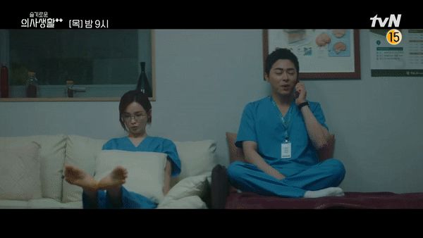 Hospital Playlist 2 trailer tập 6: Các cặp đôi đua nhau phát cẩu lương, Gyeo Ul được trao cơ hội mới? - Hình 12