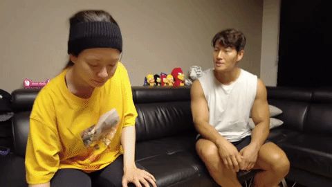 Song Ji Hyo đáng yêu hết nấc khi tập gym cùng Jong Kook: Gồng mình quá mệt, định bỏ về thì bị kéo lại! - Hình 5