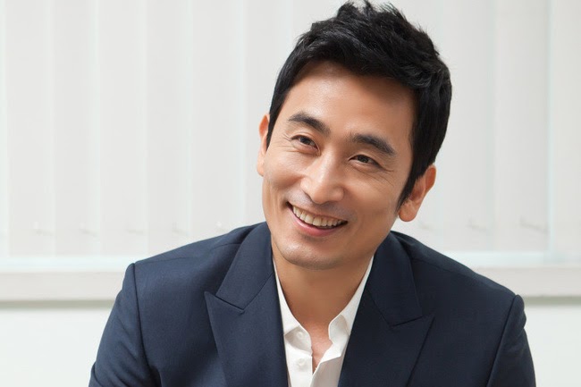 Cha In Pyo - Tài tử từ bỏ quyền thừa kế bạc tỷ để đổi lấy hạnh phúc giản đơn bên bà xã Shin Ae Ra - Hình 1