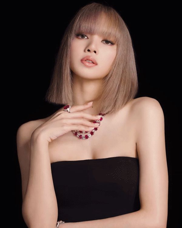 Lisa (BLACKPINK) trở lại với màn F5 bùng cháy: Gầy xọp hẳn nhưng vòng 1 bốc lửa bất ngờ, tóc mới đẹp cưỡng không nổi - Hình 5