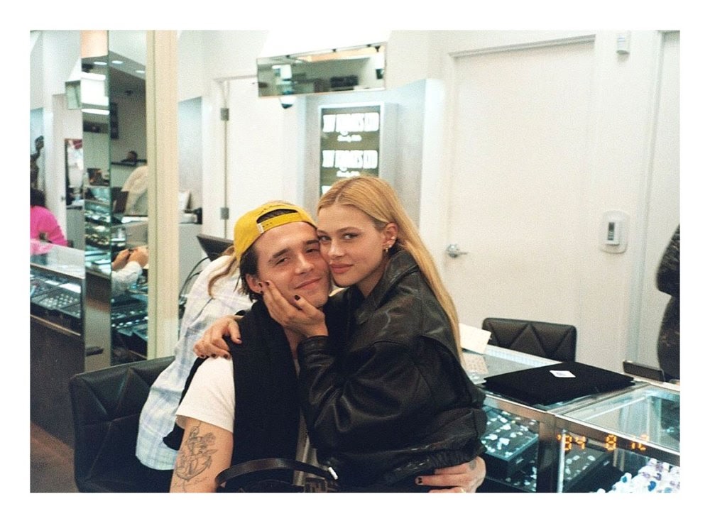 Brooklyn Beckham mời em gái Harper làm phù dâu, các em trai sẽ làm phù rể trong đám cưới - Hình 4