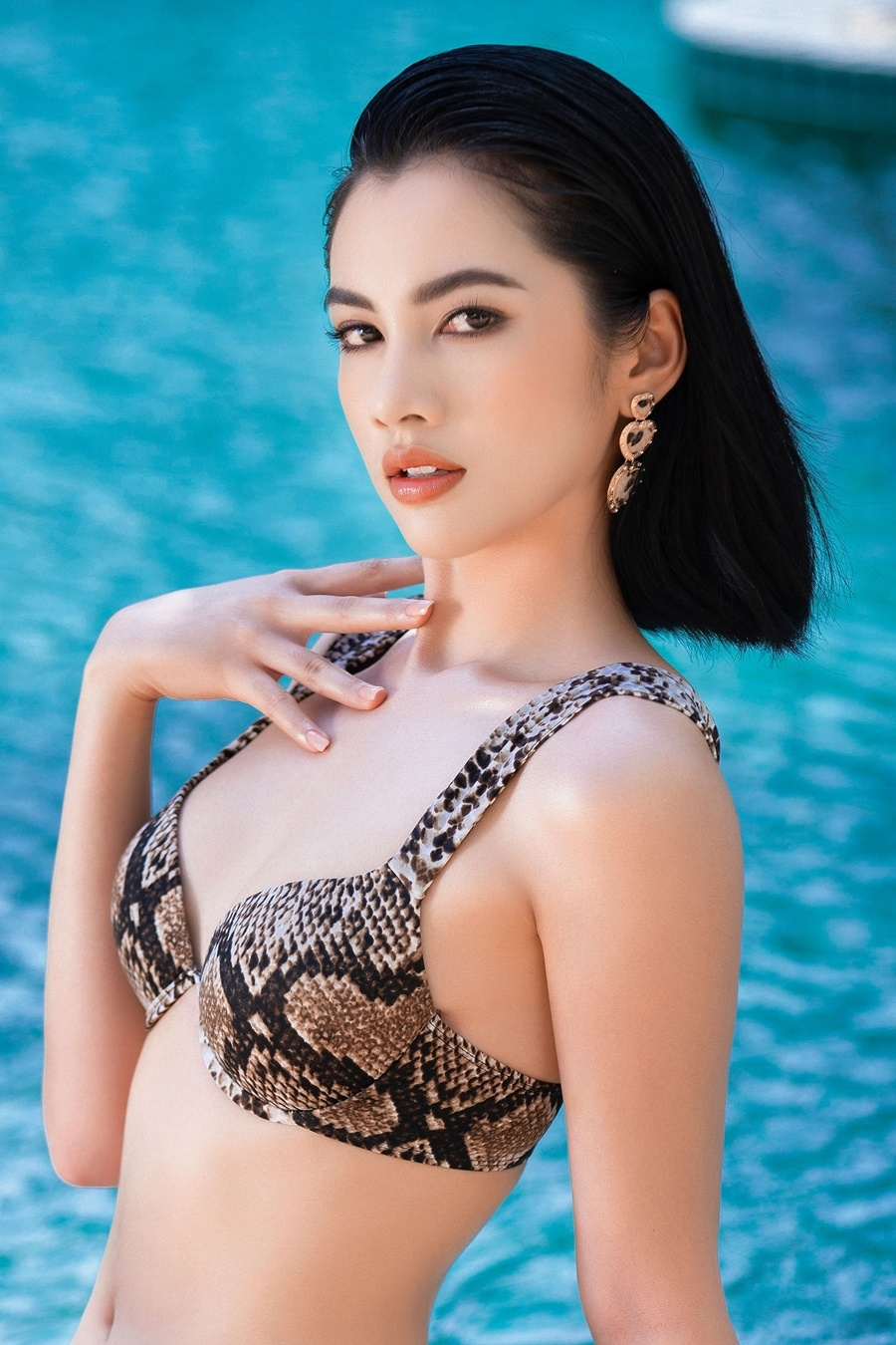 Bạn gái kém 27 tuổi của chồng cũ Lệ Quyên chỉnh ảnh đến méo tường - Hình 6