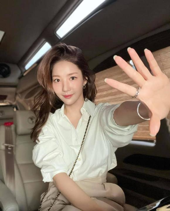 Park Min Young gây sốt với ảnh tốt nghiệp: Nhan sắc hiện tại còn đỉnh hơn cả 8 năm trước - Hình 5