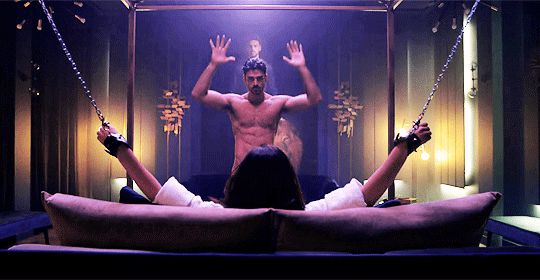 Thả cửa loạt nội dung 18 vô nghĩa gây sốc, Netflix đang khiêu dâm hóa để câu view? - Hình 1