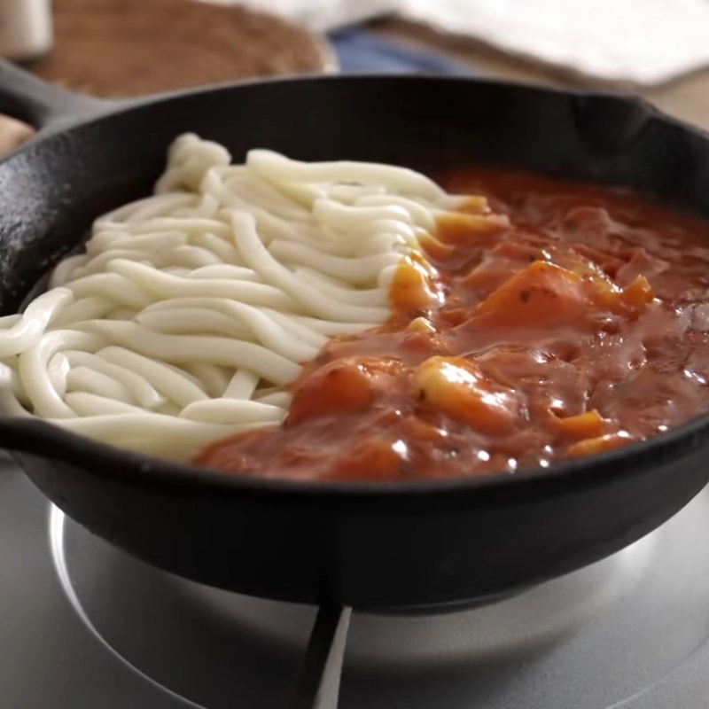 Cách làm mì udon xào trứng cà chua đơn giản cho bữa ăn thêm ngon - hình 12