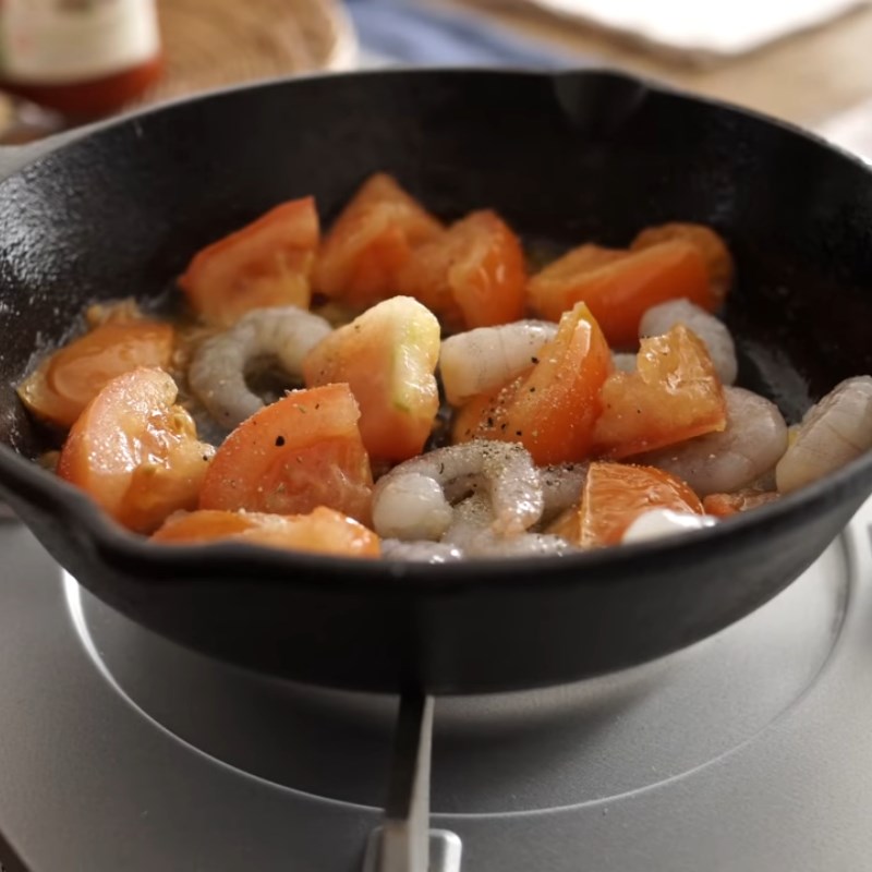 Cách làm mì udon xào trứng cà chua đơn giản cho bữa ăn thêm ngon - hình 9