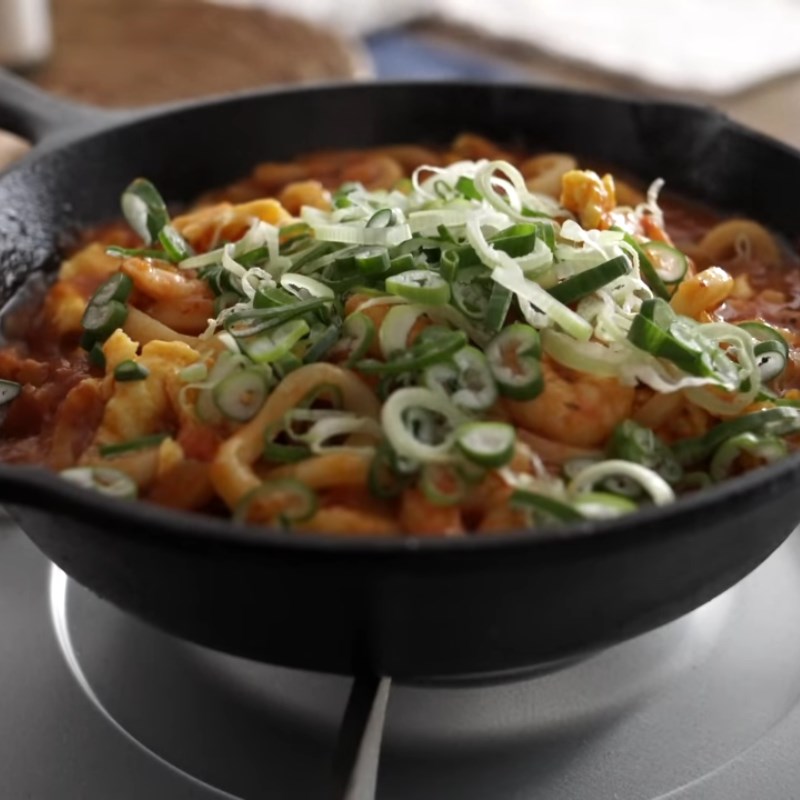 Cách làm mì udon xào trứng cà chua đơn giản cho bữa ăn thêm ngon - hình 15