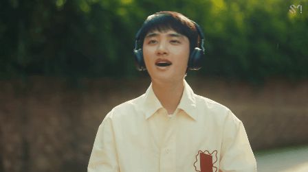 D.O. (EXO) tung teaser MV đẹp như đóng phim thanh xuân vườn trường, hát 3 thứ tiếng, cất giọng là chỉ muốn tan chảy - Hình 3