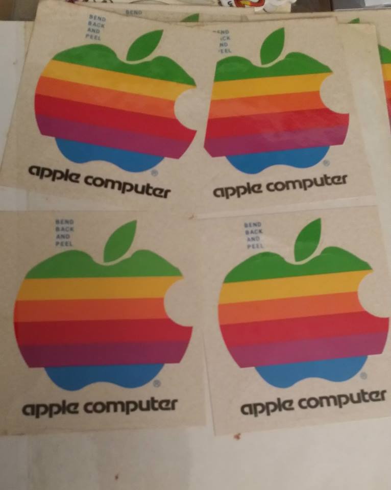 Lý do iPhone, iPad đi kèm miếng dán hình quả táo - Hình 4