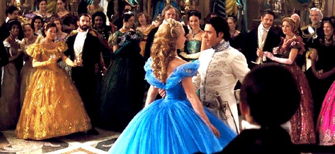 5 bộ váy Lọ Lem kinh điển: Lily James lên đồ như bị tra tấn, Zendaya được hóa phép ngay trên thảm đỏ, bộ váy bình thường nhất lại gây sốt nhất - Hình 4