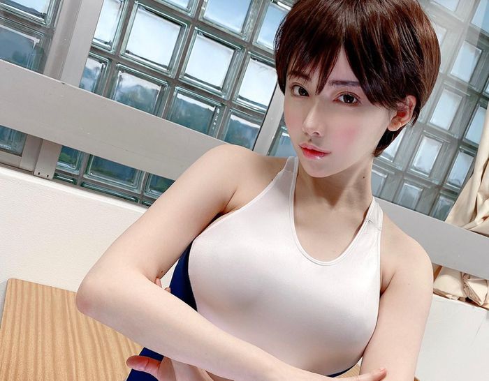 Nữ Youtuber Nhật Bản sở hữu thân hình nuột nà, bất chấp mọi phong cách - Hình 2