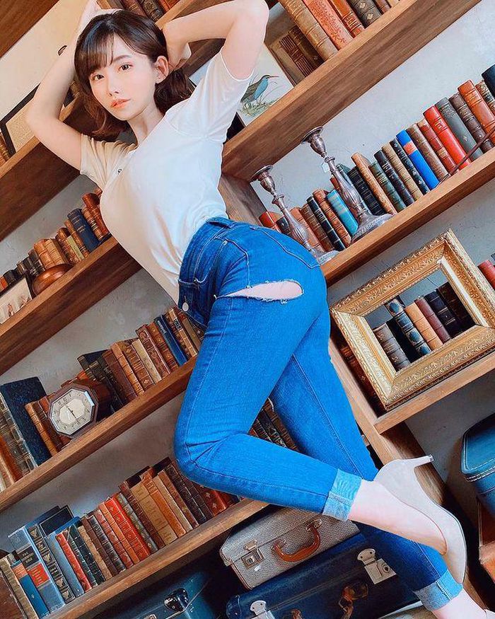 Nữ Youtuber Nhật Bản sở hữu thân hình nuột nà, bất chấp mọi phong cách - Hình 9