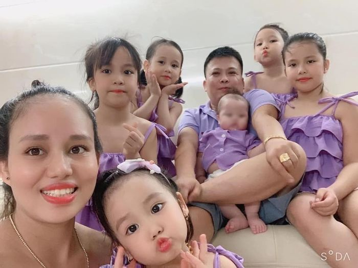 Cặp vợ chồng cưới nhau 10 năm sinh liền tù tì 5 gái 1 trai - Hình 3