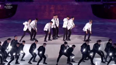 Khi idol Kpop đi diễn sự kiện Olympic: EXO đem dàn xe đua hầm hố lên sân khấu, CL (2NE1) gây tranh cãi vì chọn sai bài? - Hình 3