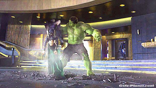 Loki luôn đối xử đặc biệt với 1 fan nhí, ai ngờ cậu bé là con ruột của Hulk: Vừa bị bố bé đánh tơi bời, sao dám không ưu ái? - Hình 3