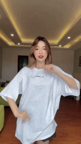 Hot girl trứng rán bắt trend TikTok đạt luôn 5 triệu view nhưng netizen chú ý nhất là không gian ở khu cách ly - Hình 2