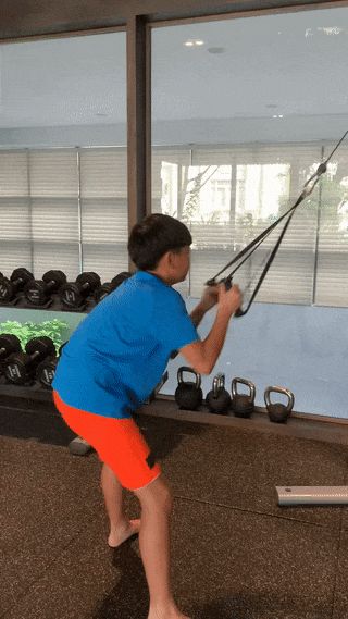 Con trai Hồ Ngọc Hà hì hục tập gym, dân mạng xem cười xỉu - Hình 2