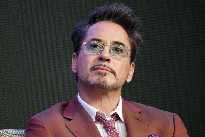 Iron Man Robert Downey unfollow Chris Evans và cả dàn sao Marvel - Hình 4