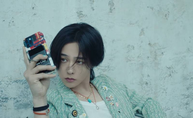 Bản full quảng cáo đẹp ngất ngây G-Dragon: Tóc dài lãng tử, thần thái chất phát ngất, bảo sao Jennie mê mẩn đến vậy - Hình 3