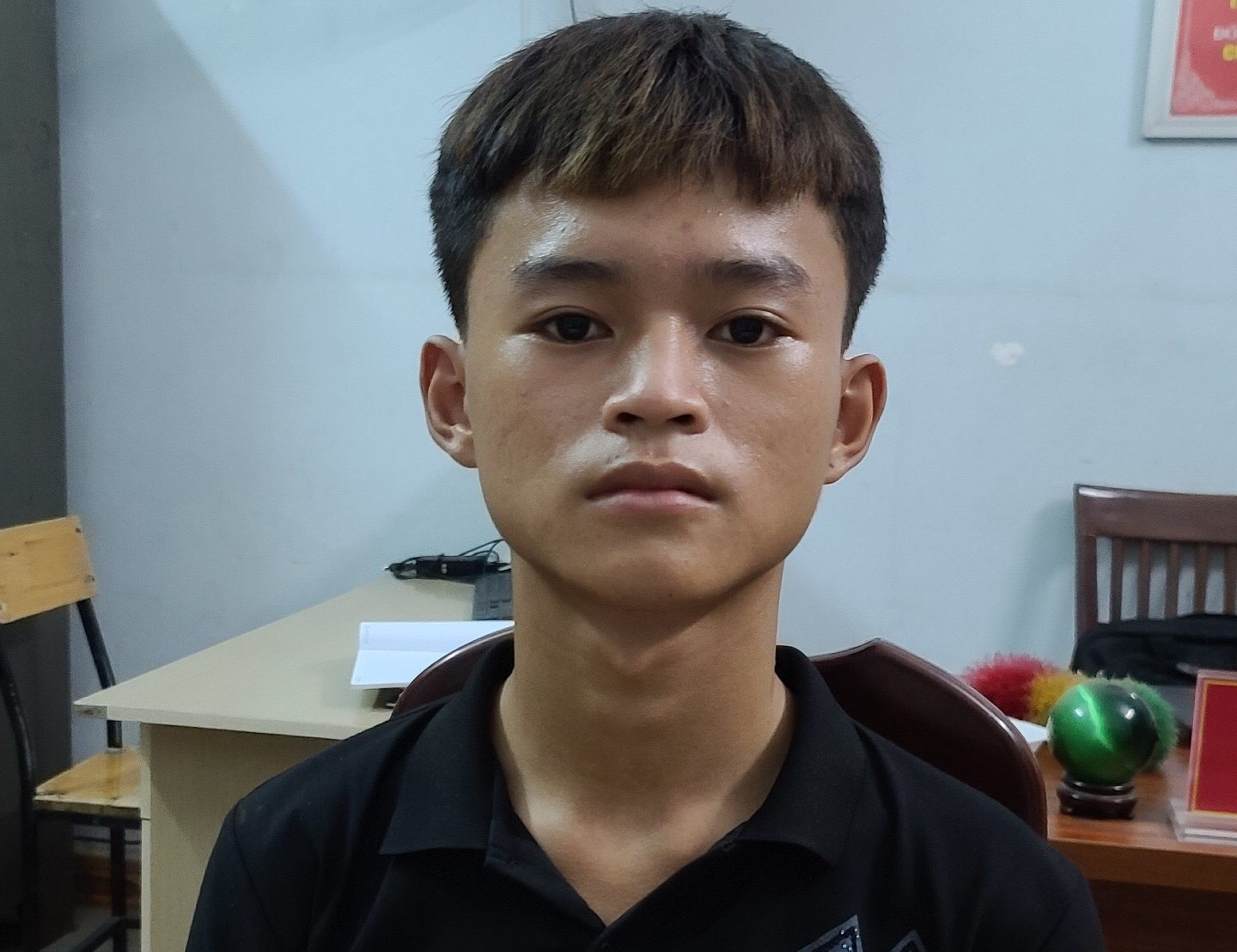 Bắt sát thủ tuổi 17 trốn truy nã vẫn tiếp tục chém người - Hình 1