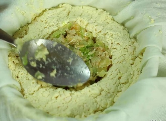 Cách làm bánh đậu phụ nhồi rau củ độc đáo - Hình 4