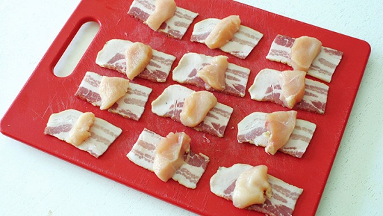 Cách làm thịt ba rọi cuộn gà nướng sốt cay mật ong - Hình 2