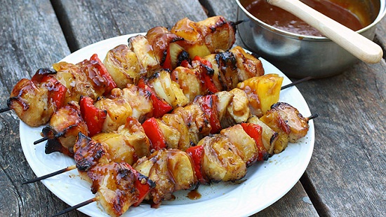 Cách làm xiên nướng với dứa, thịt gà, thịt ba rọi thơm lừng - Hình 1
