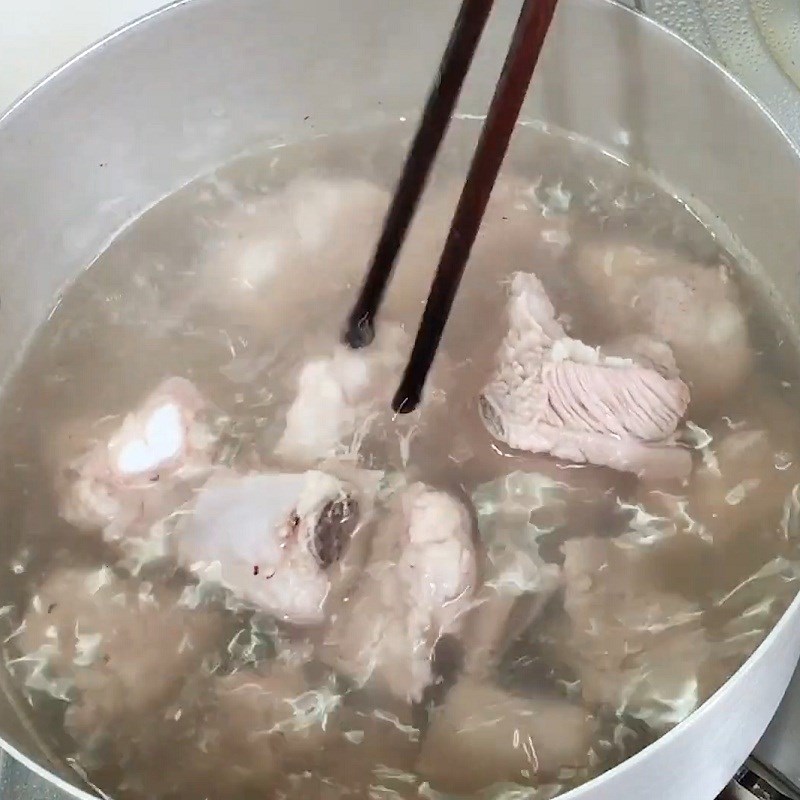 Cách nấu mì quảng sườn non siêu hấp dẫn chuẩn siêu đơn giản tại nhà - Hình 2