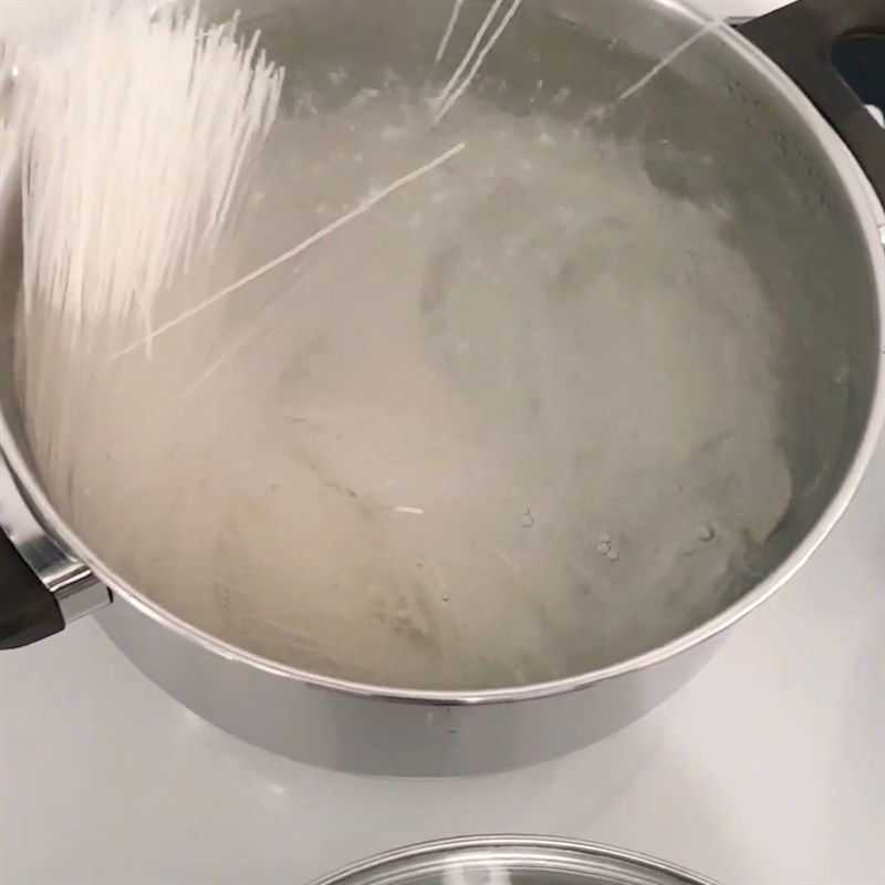 Cách nấu miến gà với nấm thơm ngon hấp dẫn, cực nhanh chóng - Hình 10