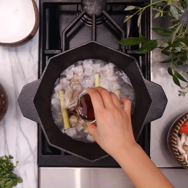 Cách nấu súp gà cốt dừa kiểu Thái - Tom Kha Gai béo ngậy chuẩn vị Thái - Hình 6